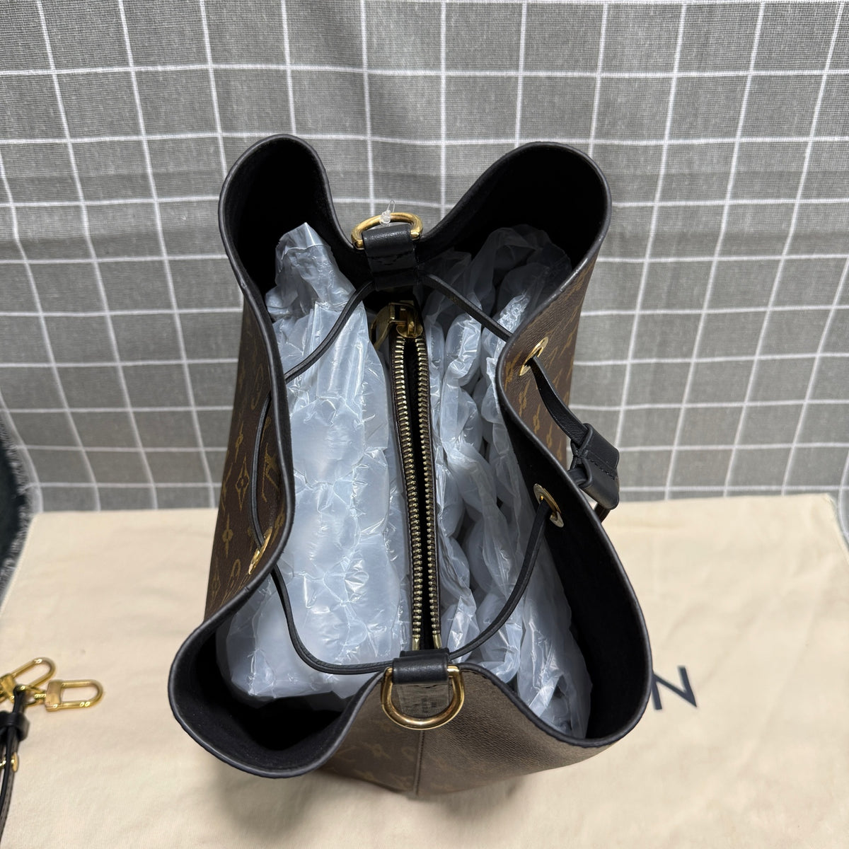 Louis Vuitton Néonoé Canvas Bucket & Drawstring Bag 26.0x 26.0x 17.5 cm M44020