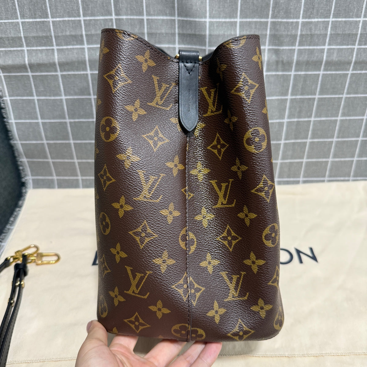 Louis Vuitton Néonoé Canvas Bucket & Drawstring Bag 26.0x 26.0x 17.5 cm M44020