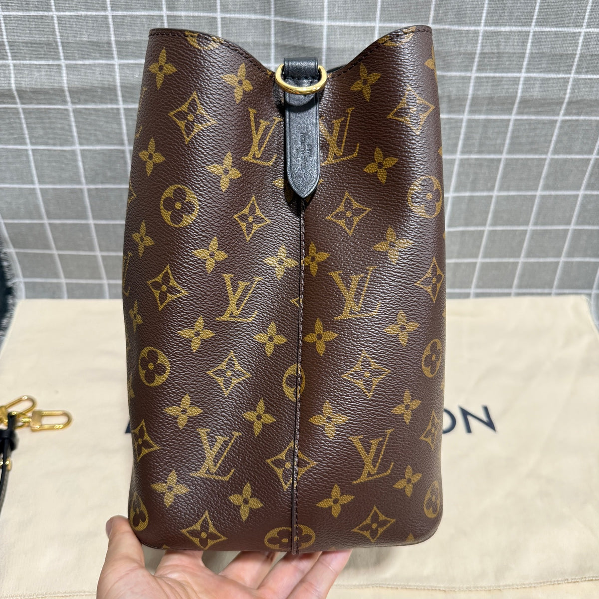 Louis Vuitton Néonoé Canvas Bucket & Drawstring Bag 26.0x 26.0x 17.5 cm M44020