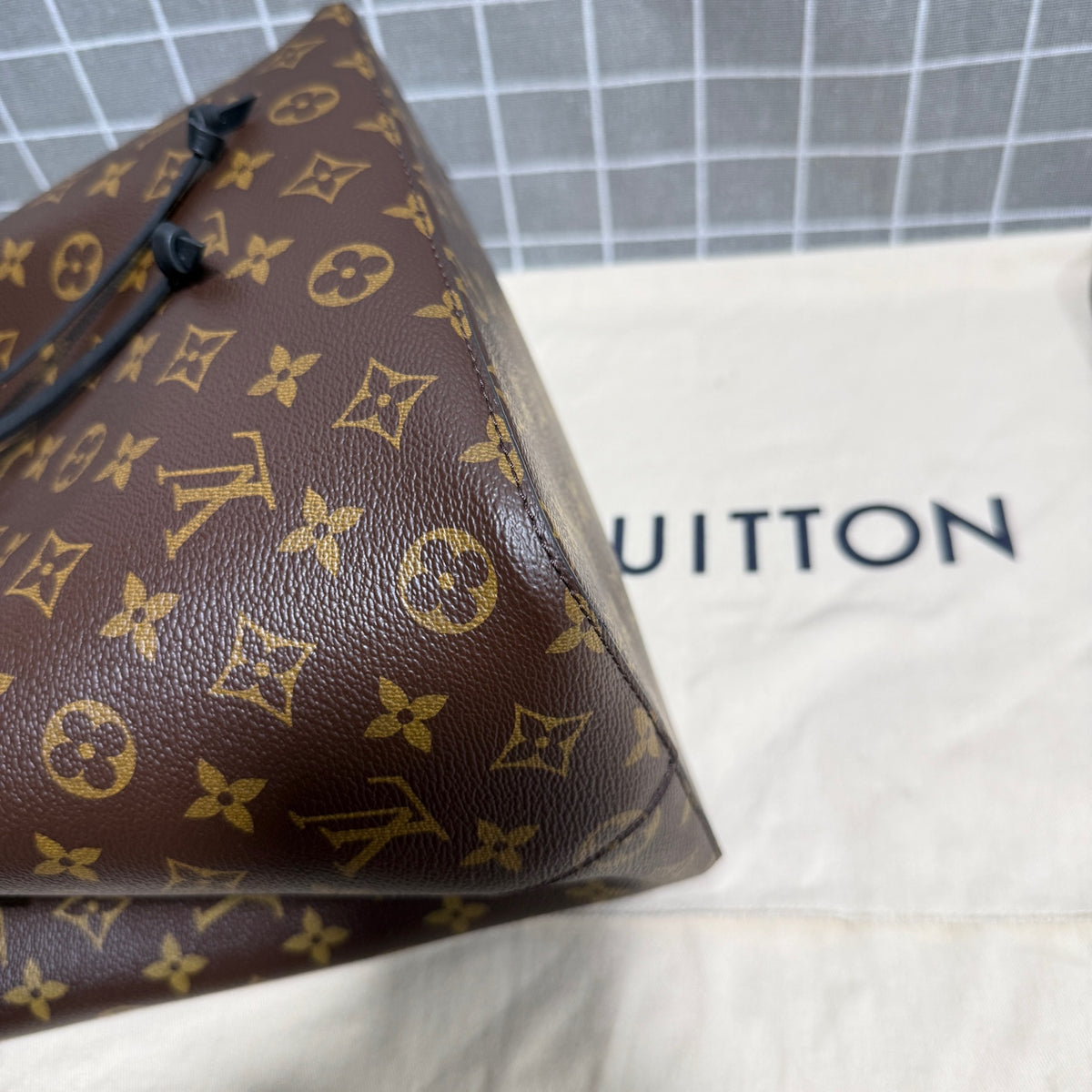 Louis Vuitton Néonoé Canvas Bucket & Drawstring Bag 26.0x 26.0x 17.5 cm M44020
