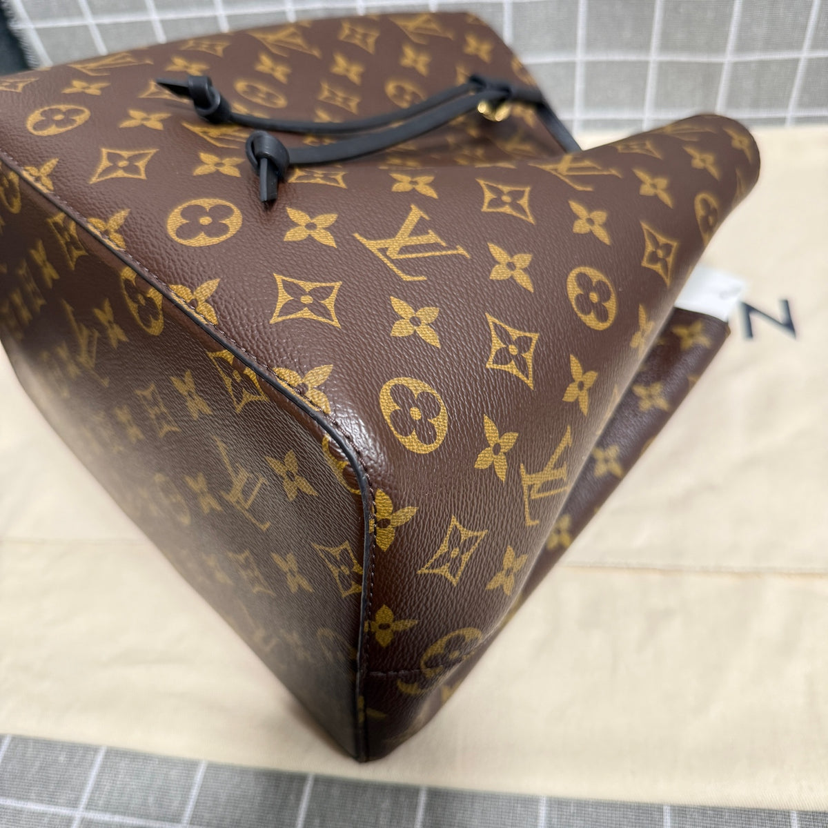 Louis Vuitton Néonoé Canvas Bucket & Drawstring Bag 26.0x 26.0x 17.5 cm M44020
