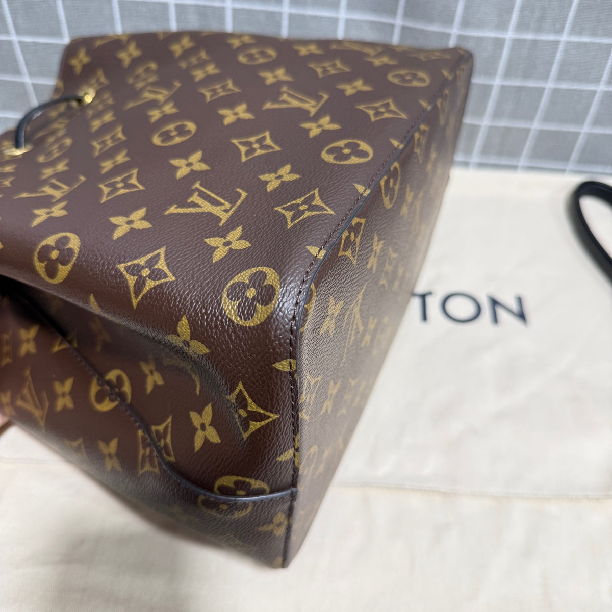 Louis Vuitton Néonoé Canvas Bucket & Drawstring Bag 26.0x 26.0x 17.5 cm M44020
