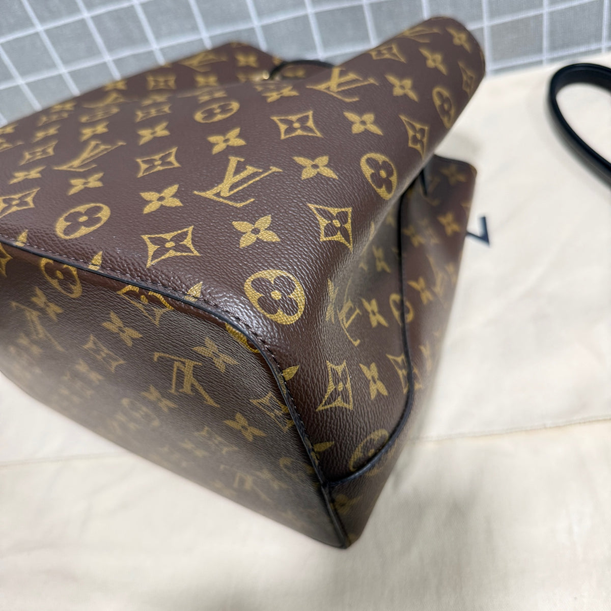 Louis Vuitton Néonoé Canvas Bucket & Drawstring Bag 26.0x 26.0x 17.5 cm M44020