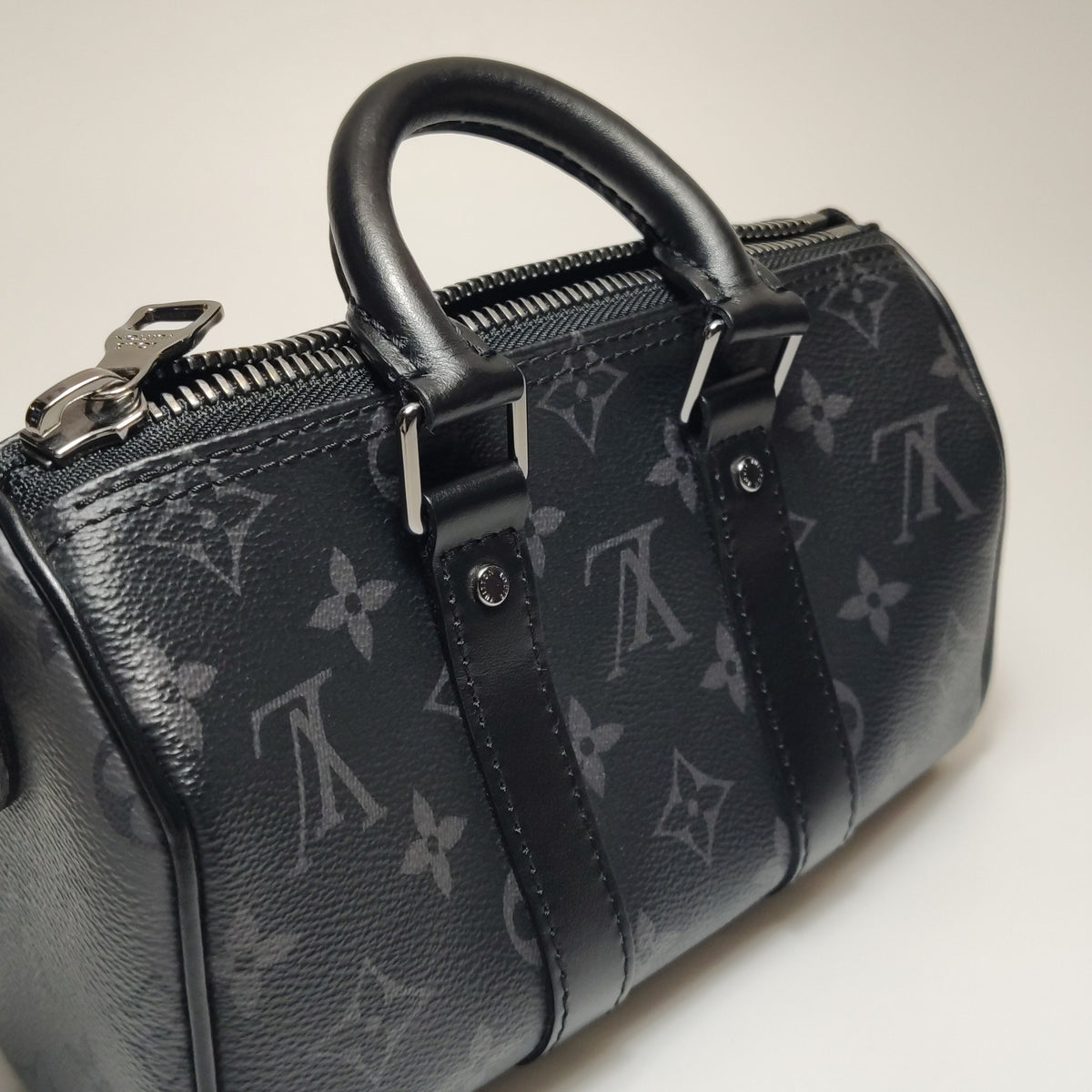 Louis Vuitton Black Crossbody 21*12*9 M45947