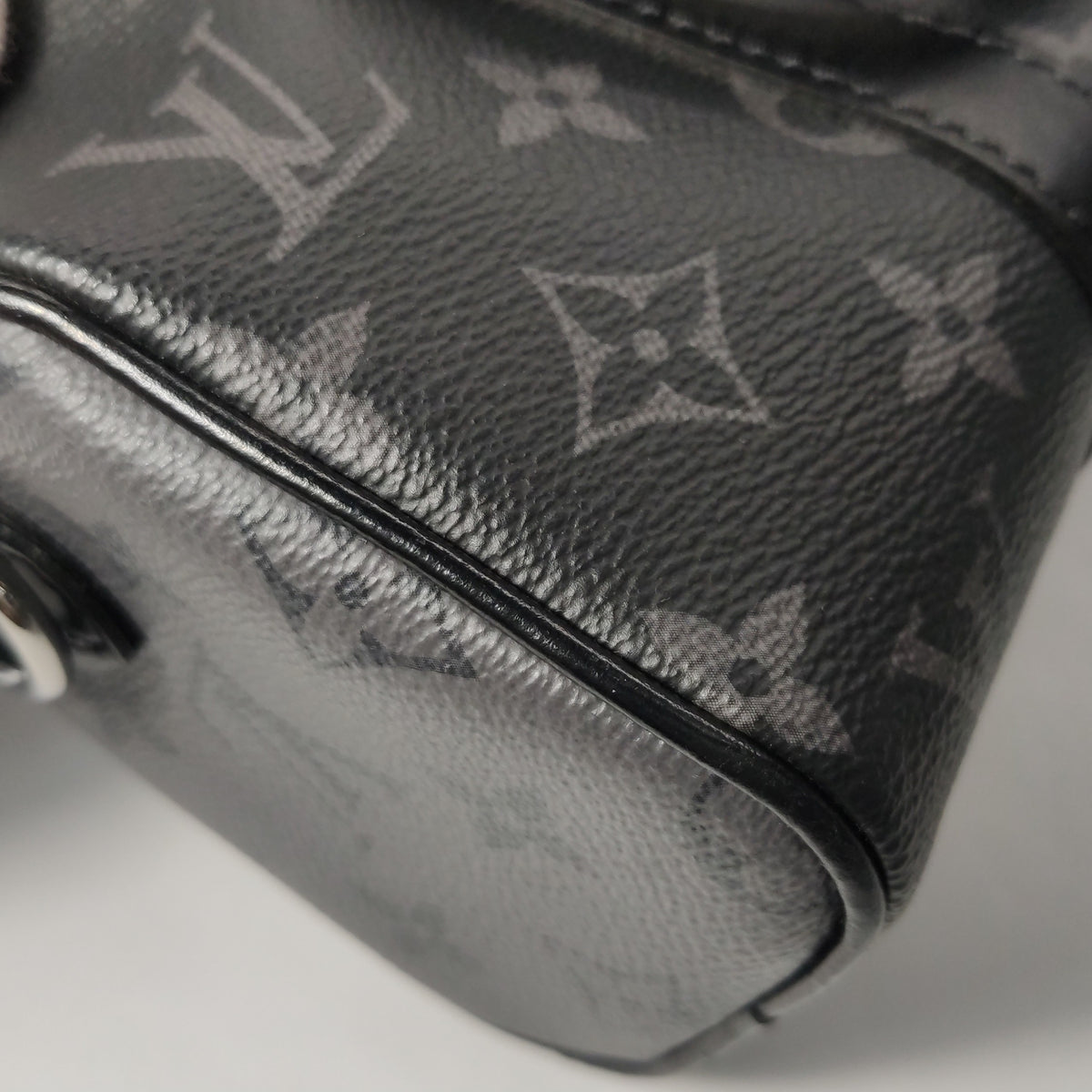 Louis Vuitton Black Crossbody 21*12*9 M45947