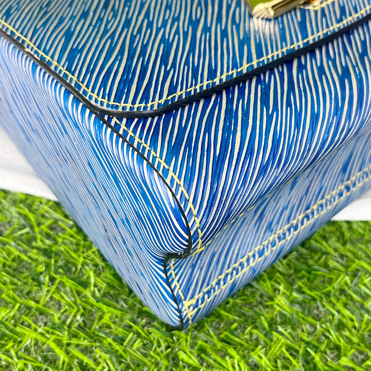 Louis Vuitton 23.0x 17.0x 9.5 cm M51065