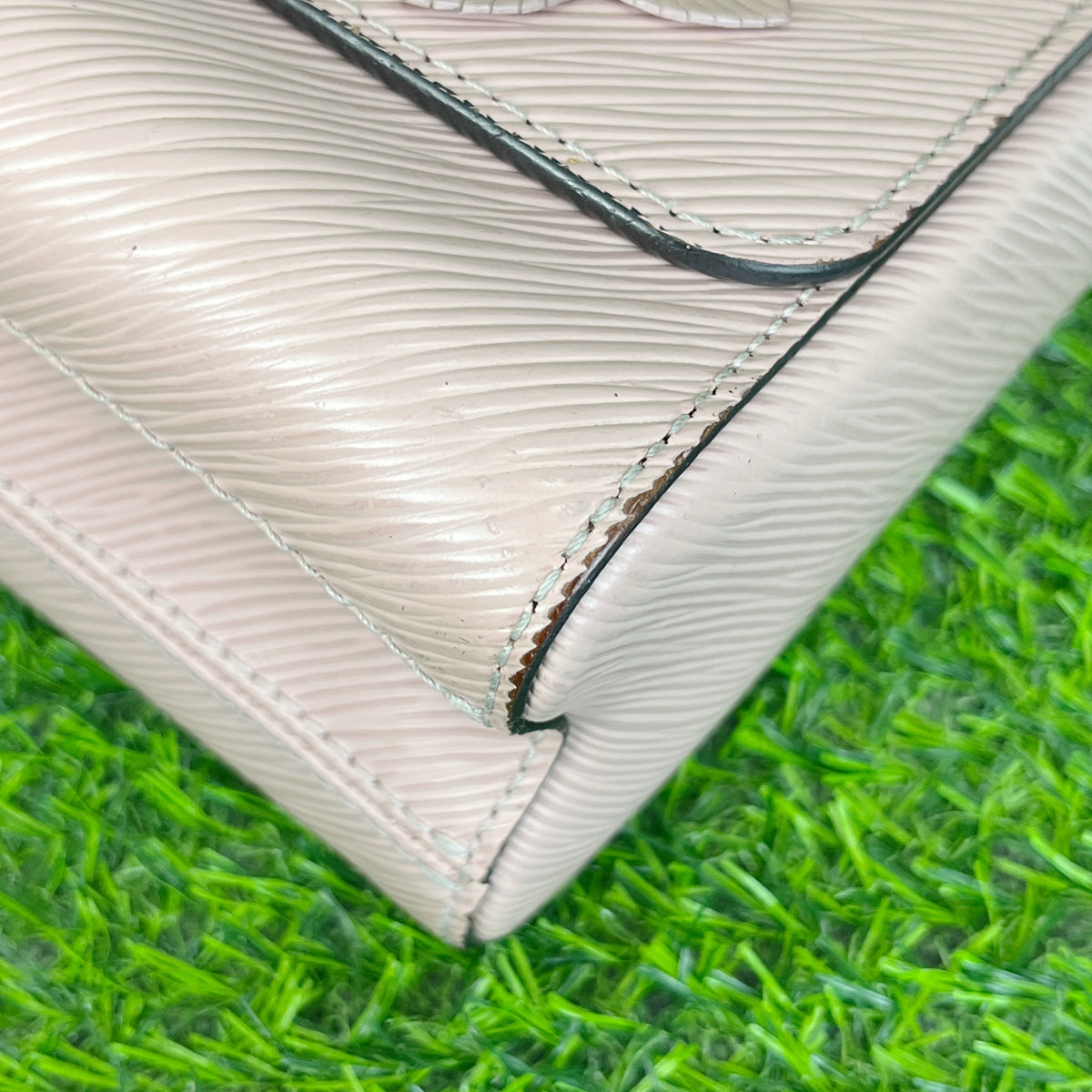 Louis Vuitton Pink M53851