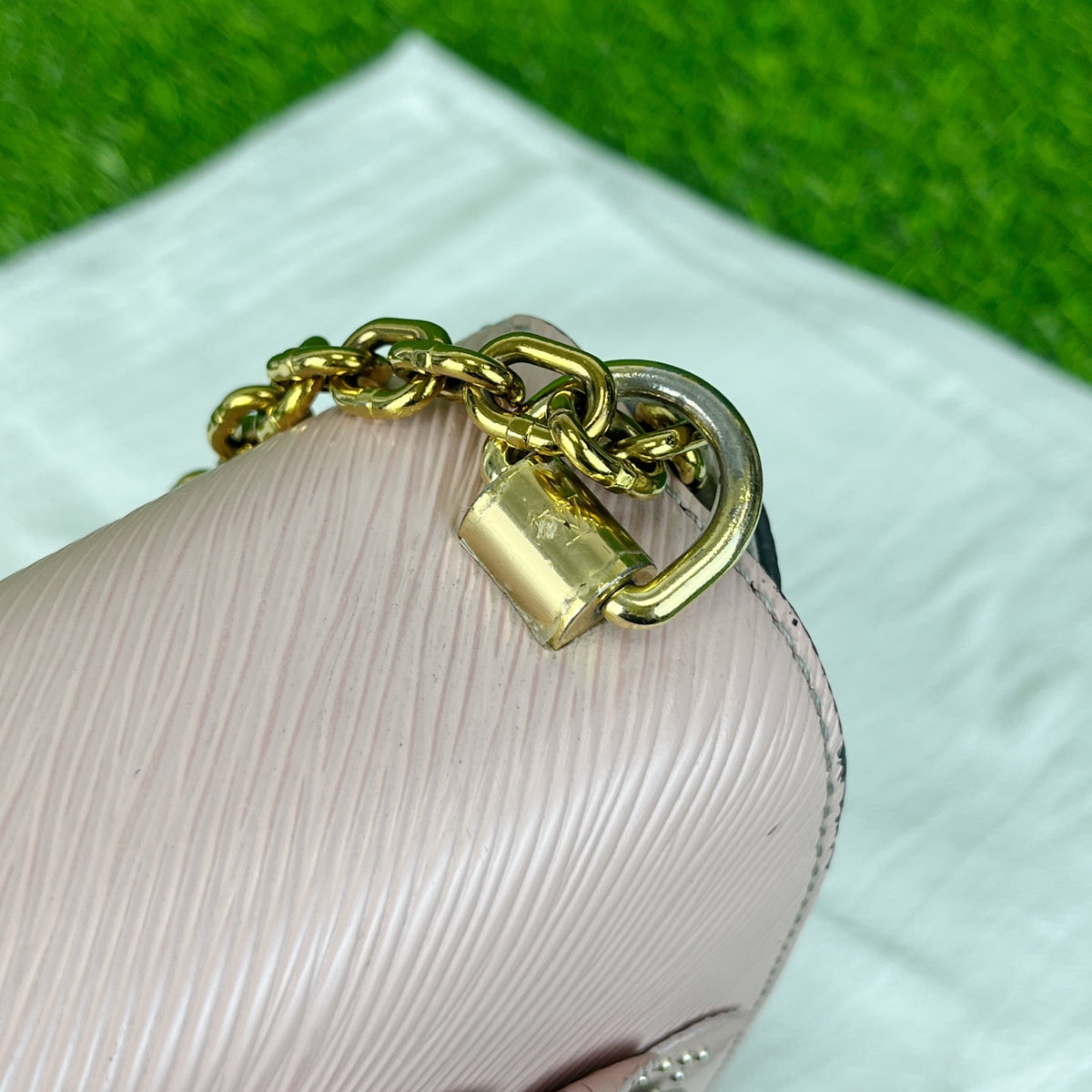 Louis Vuitton Pink M53851