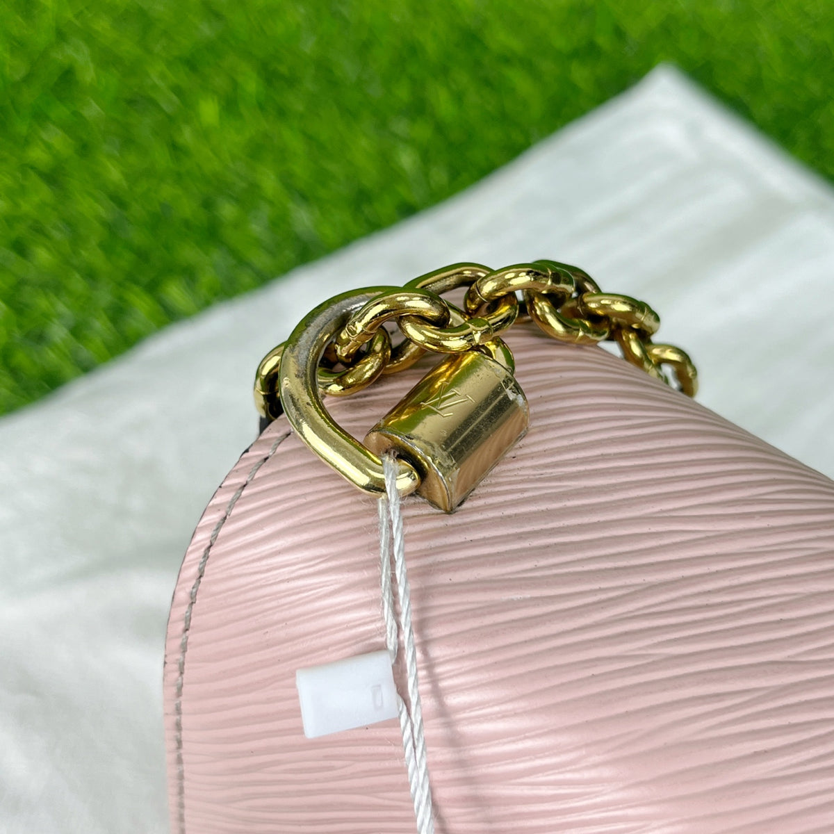 Louis Vuitton Pink M53851