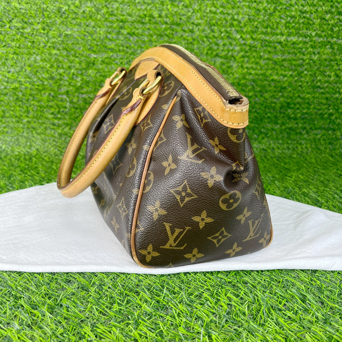 Louis Vuitton Canvas Satchel Length 28 cm x Width 11 cm x Height 24 cm M40143