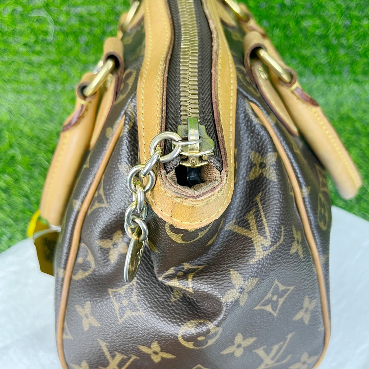 Louis Vuitton Canvas Satchel Length 28 cm x Width 11 cm x Height 24 cm M40143