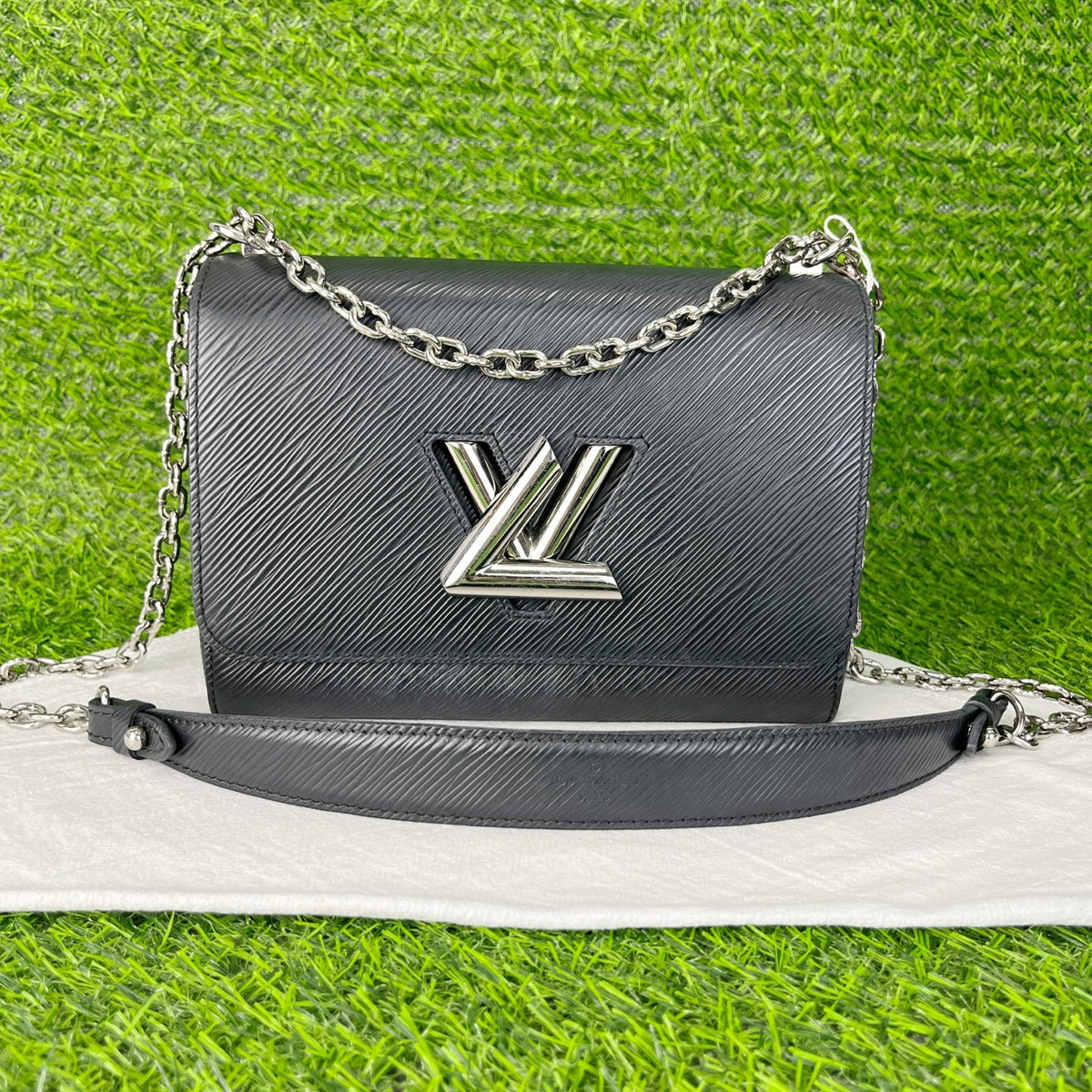 Louis Vuitton Twist Black 23 x 17 x 9.5 M21110