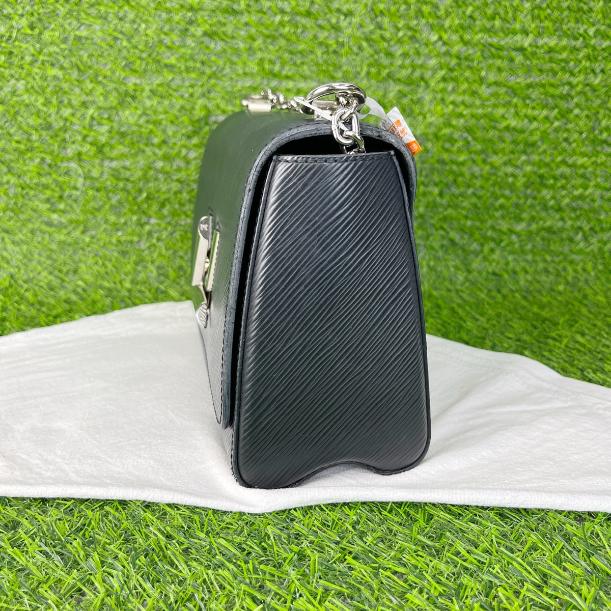 Louis Vuitton Twist Black 23 x 17 x 9.5 M21110
