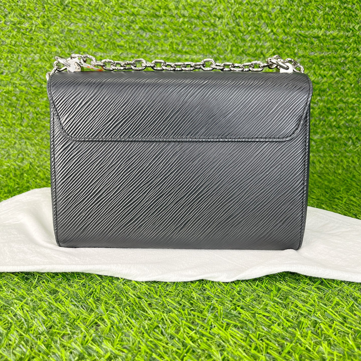 Louis Vuitton Twist Black 23 x 17 x 9.5 M21110