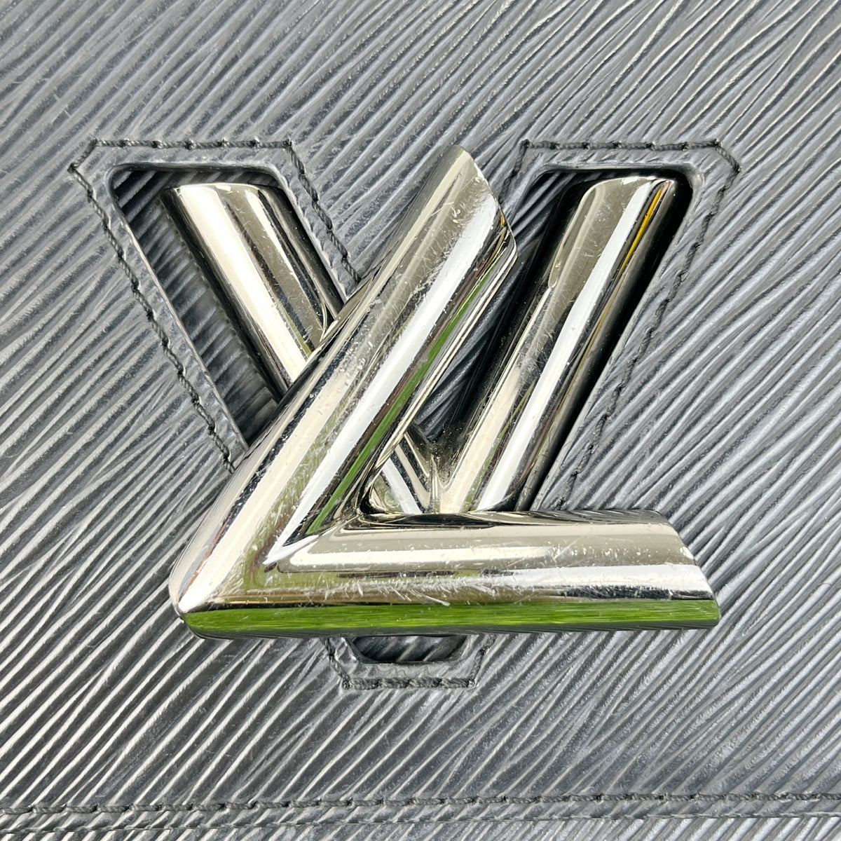 Louis Vuitton Twist Black 23 x 17 x 9.5 M21110