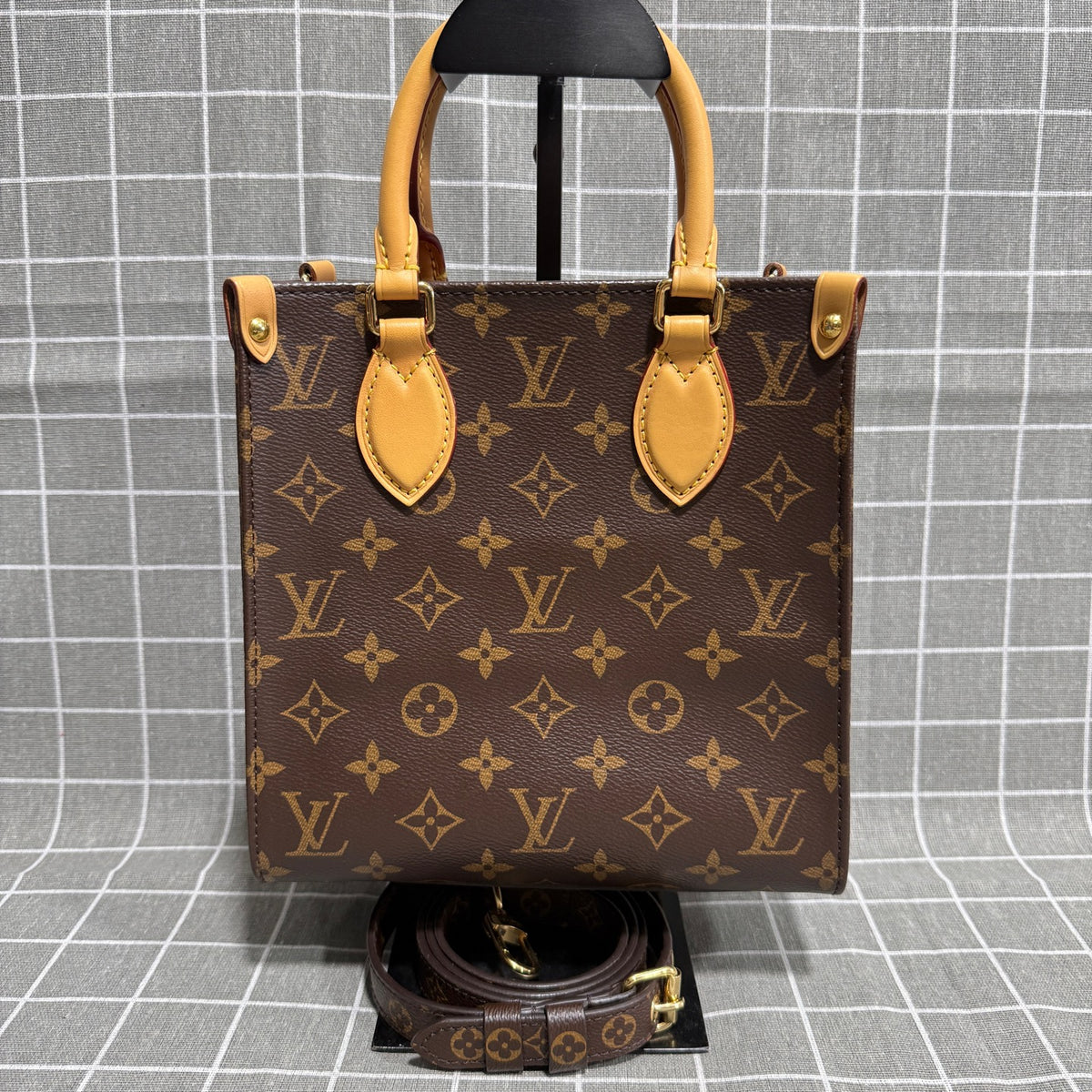 Louis Vuitton Sac Plat Bb Canvas 21.5 x 22 x 9 M46265