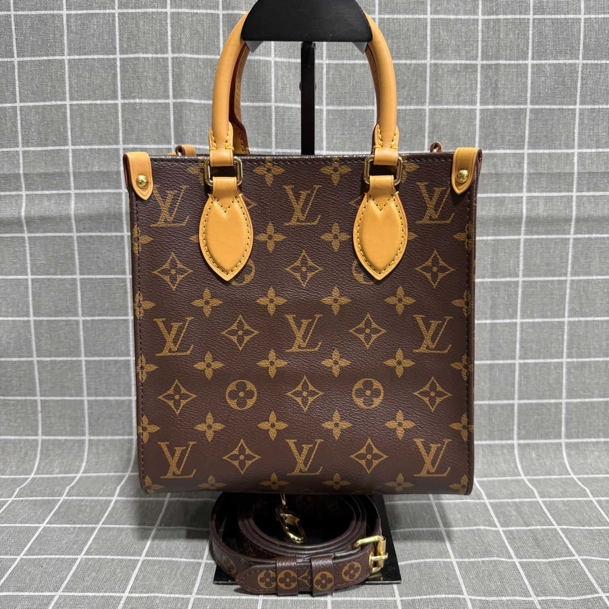 Louis Vuitton Sac Plat Bb Canvas 21.5 x 22 x 9 M46265