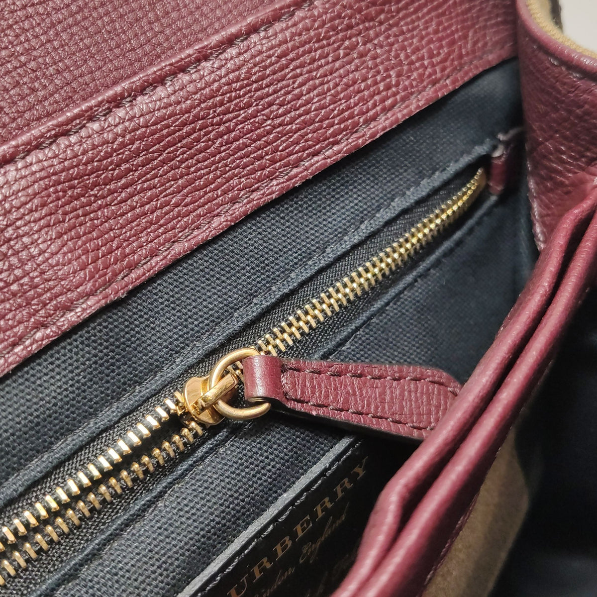 Burberry Canvas Red Crossbody Length: 28 cm, Height: 19 cm, Thickness: 12.5 cm 40611701