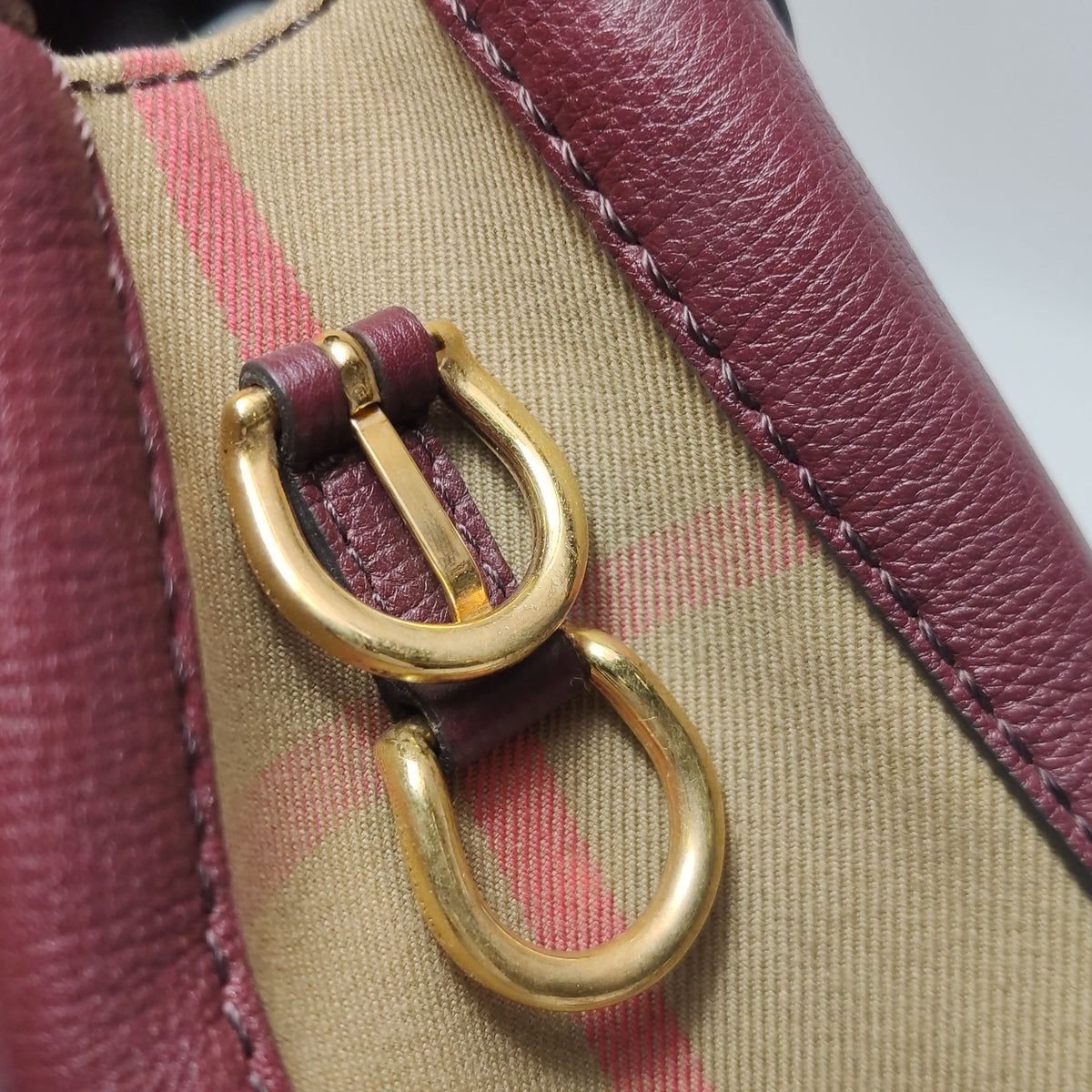 Burberry Canvas Red Crossbody Length: 28 cm, Height: 19 cm, Thickness: 12.5 cm 40611701