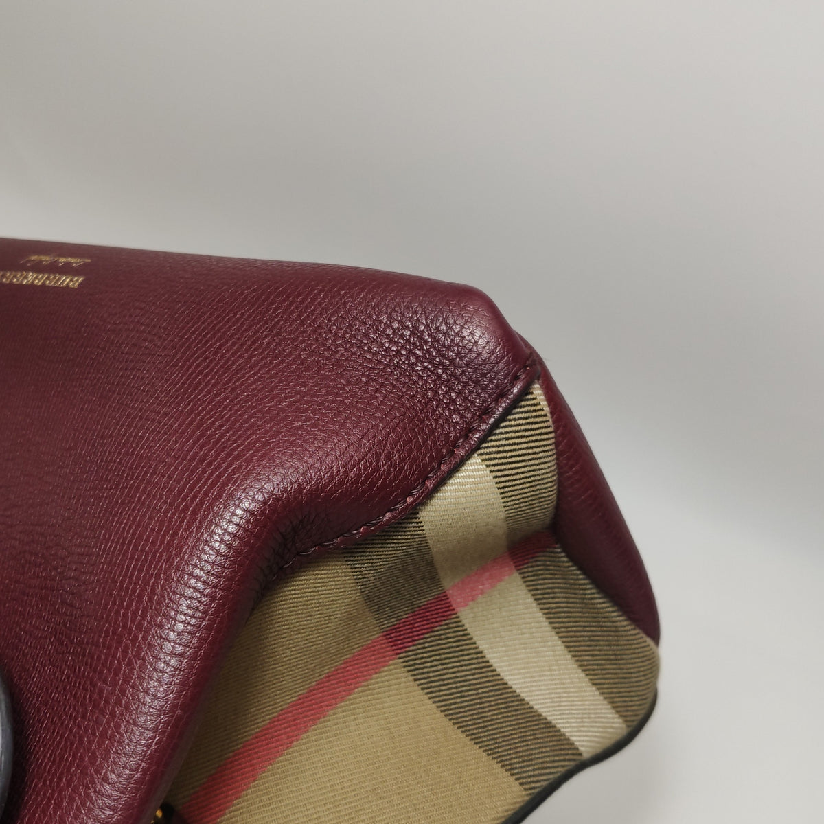 Burberry Canvas Red Crossbody Length: 28 cm, Height: 19 cm, Thickness: 12.5 cm 40611701