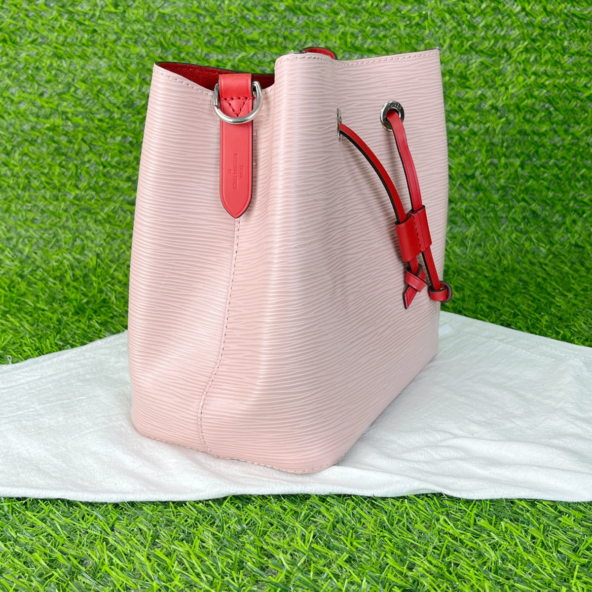 Louis Vuitton Pink Bucket & Drawstring Bag M53609