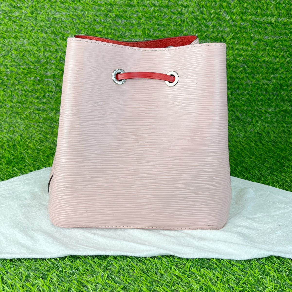 Louis Vuitton Pink Bucket & Drawstring Bag M53609