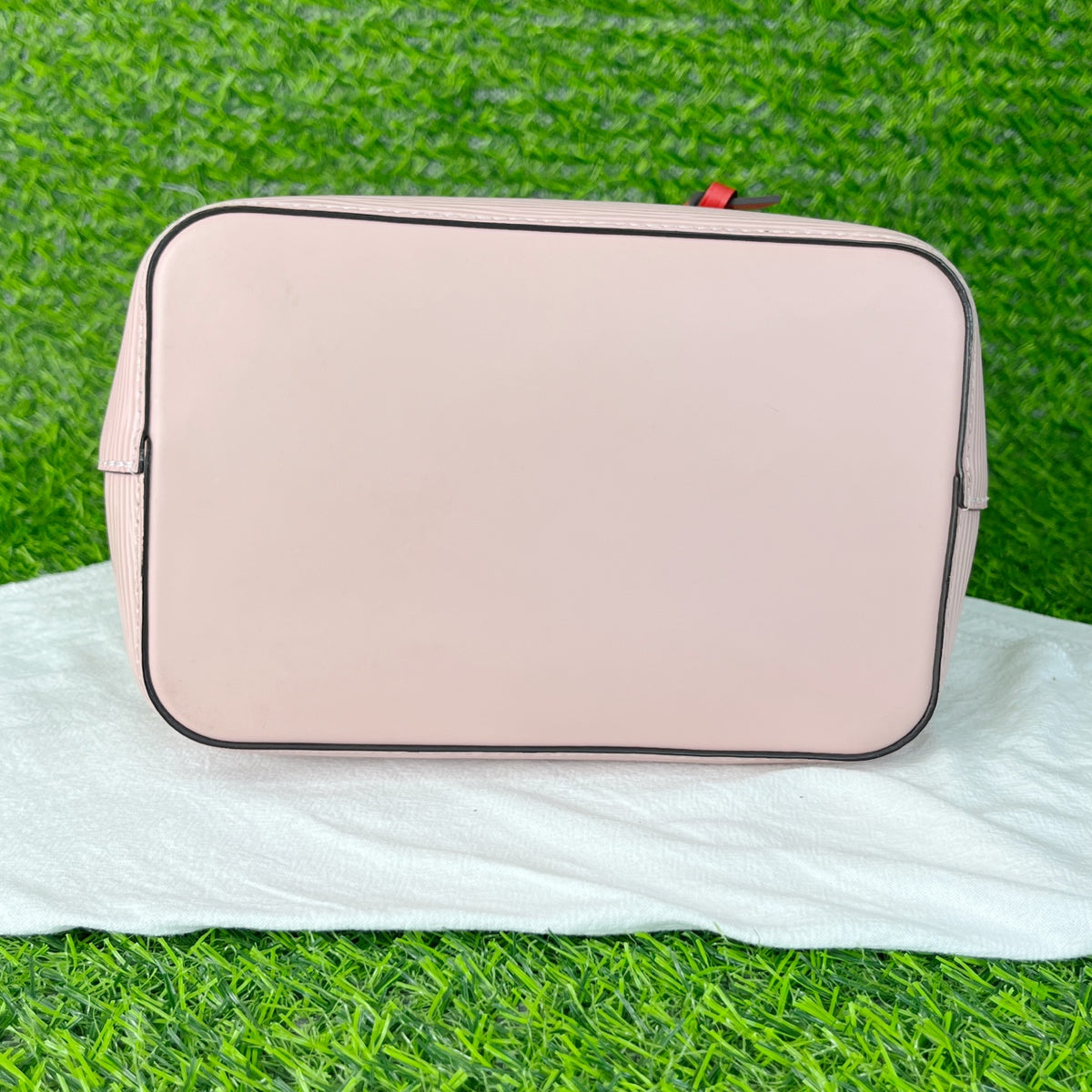 Louis Vuitton Pink Bucket & Drawstring Bag M53609