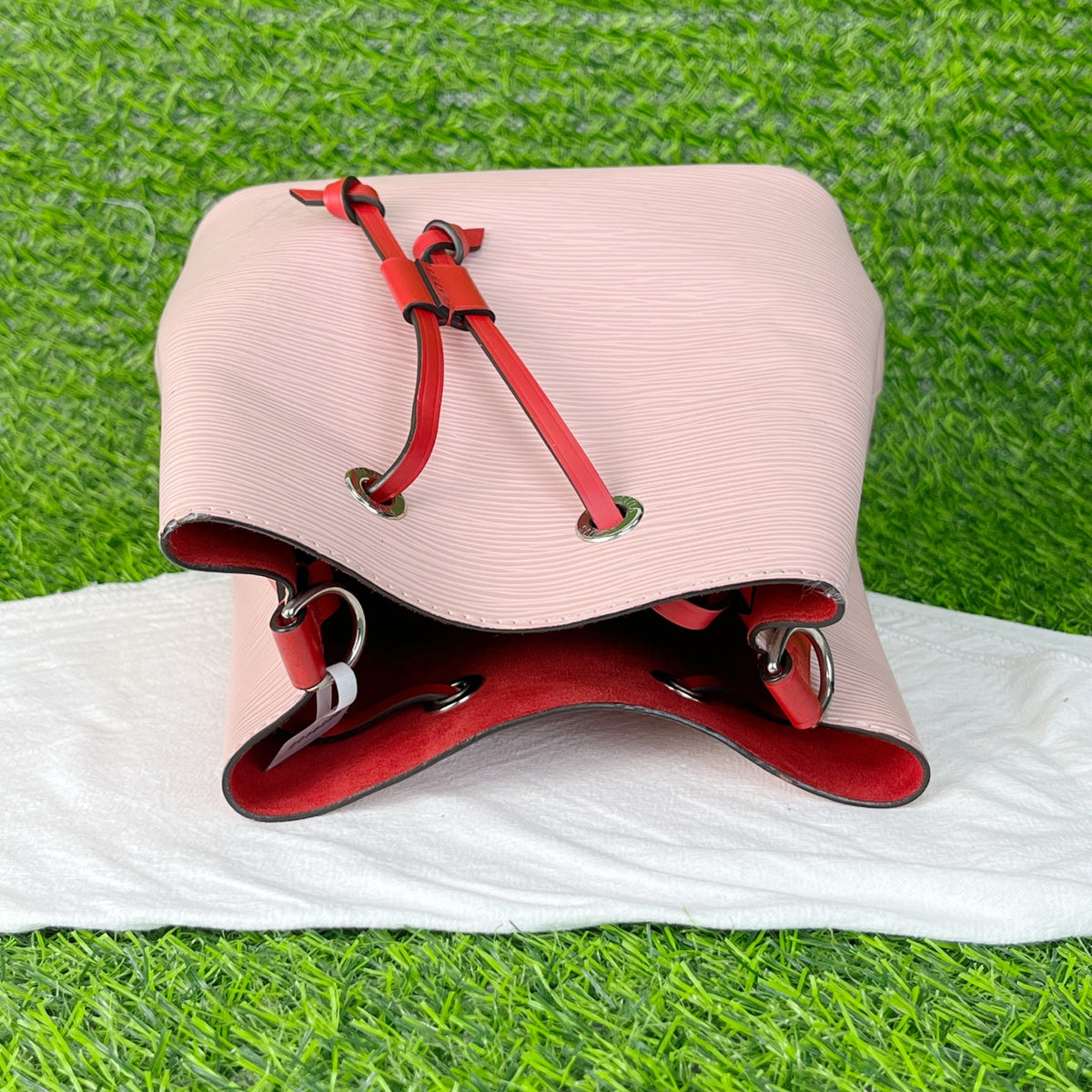 Louis Vuitton Pink Bucket & Drawstring Bag M53609
