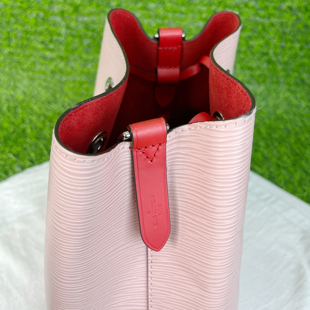 Louis Vuitton Pink Bucket & Drawstring Bag M53609