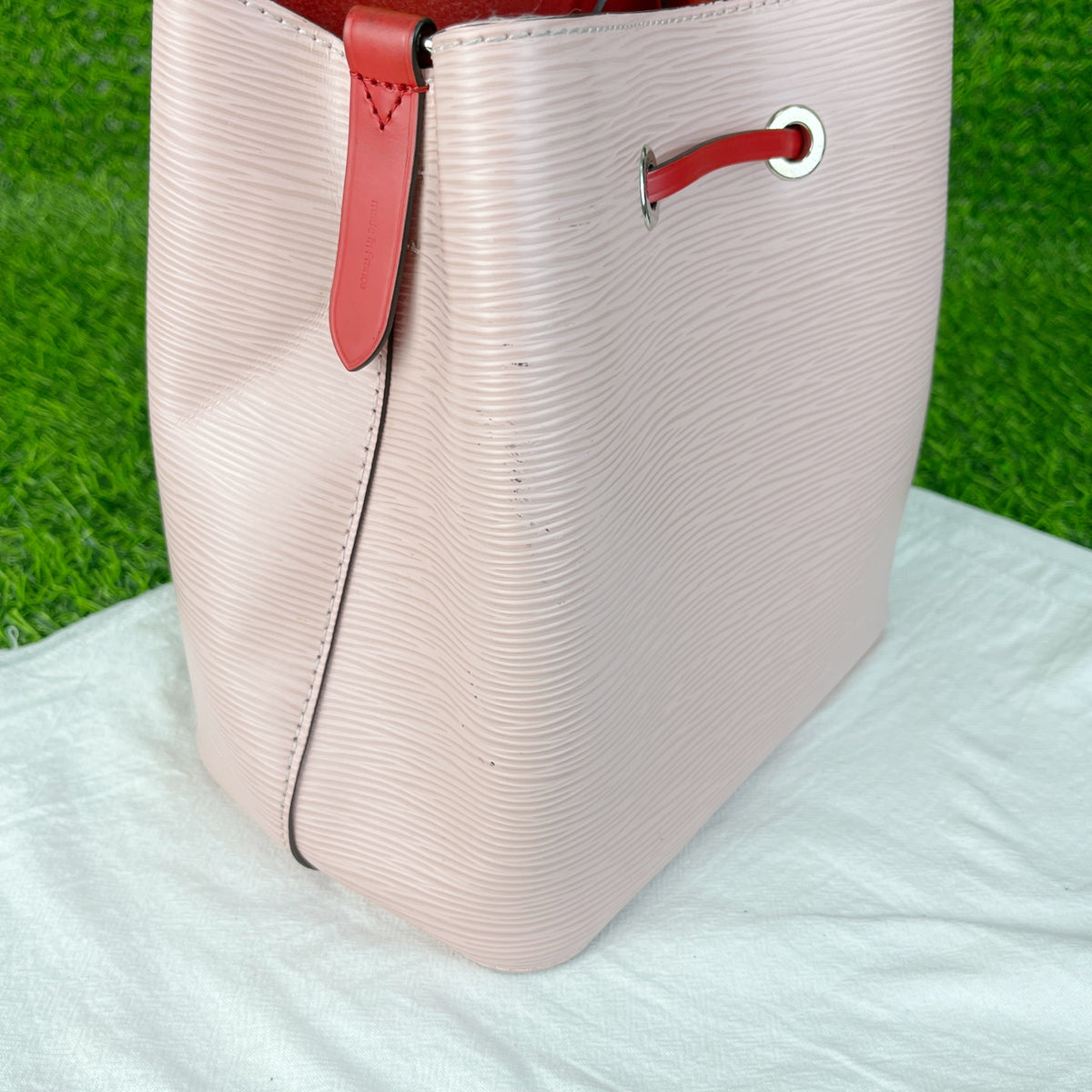 Louis Vuitton Pink Bucket & Drawstring Bag M53609