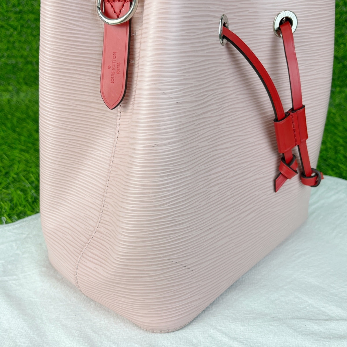 Louis Vuitton Pink Bucket & Drawstring Bag M53609