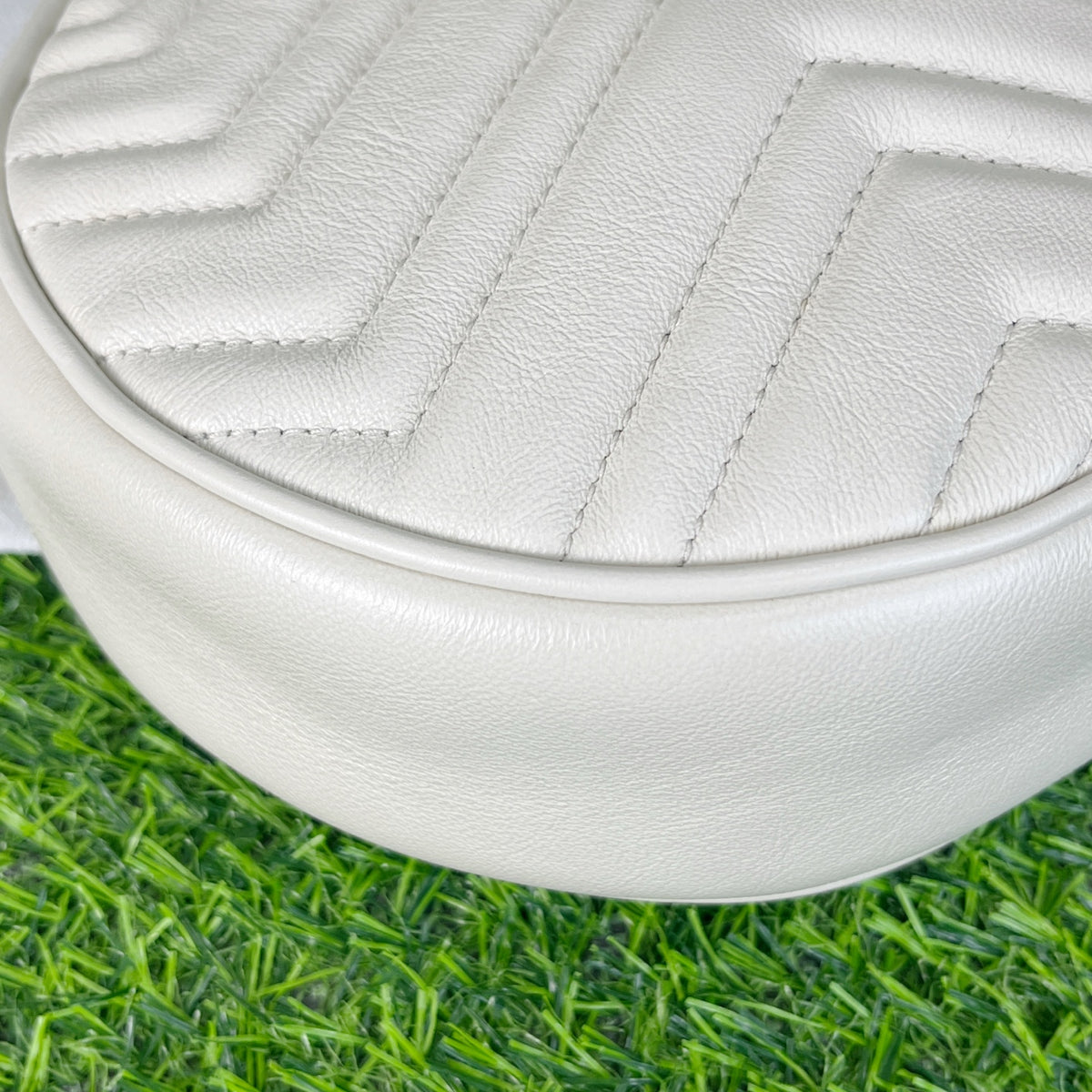 Gucci White 18×18×6 5501540OLET9022