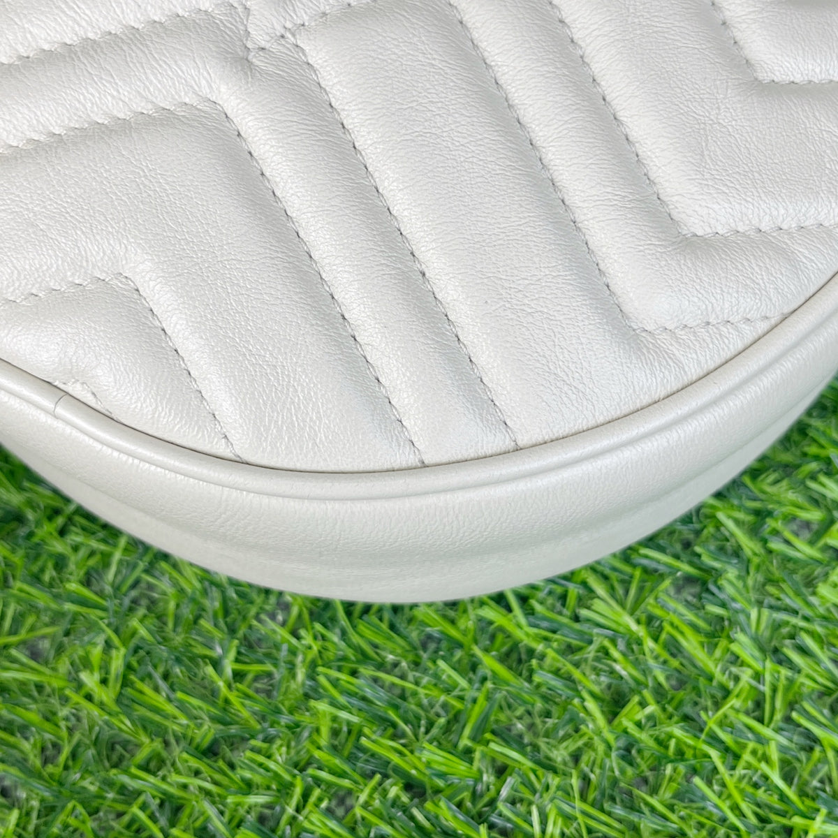 Gucci White 18×18×6 5501540OLET9022