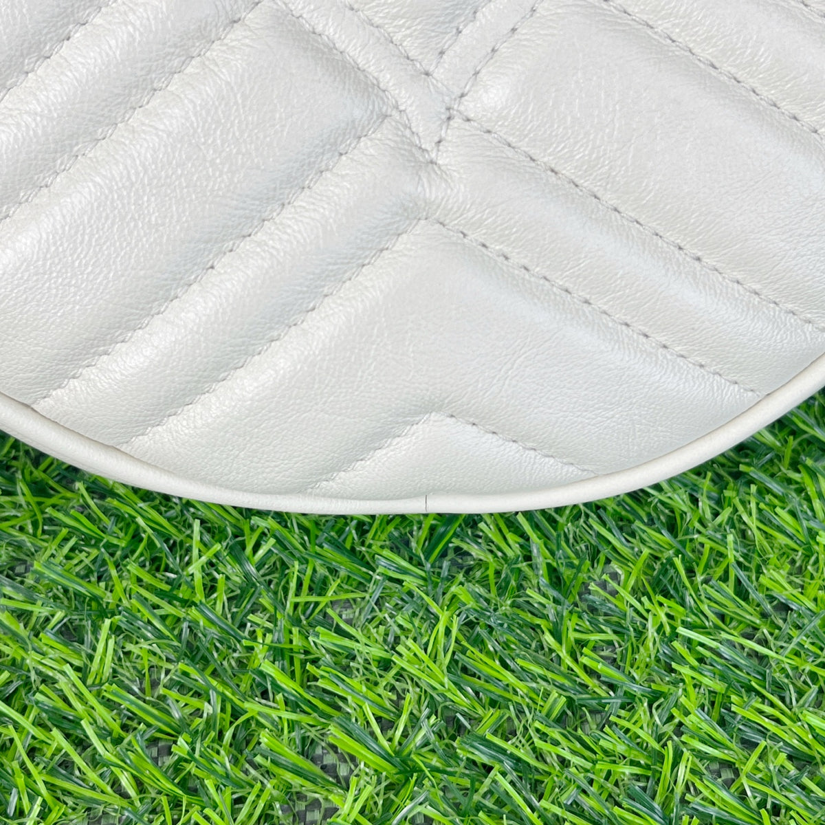 Gucci White 18×18×6 5501540OLET9022
