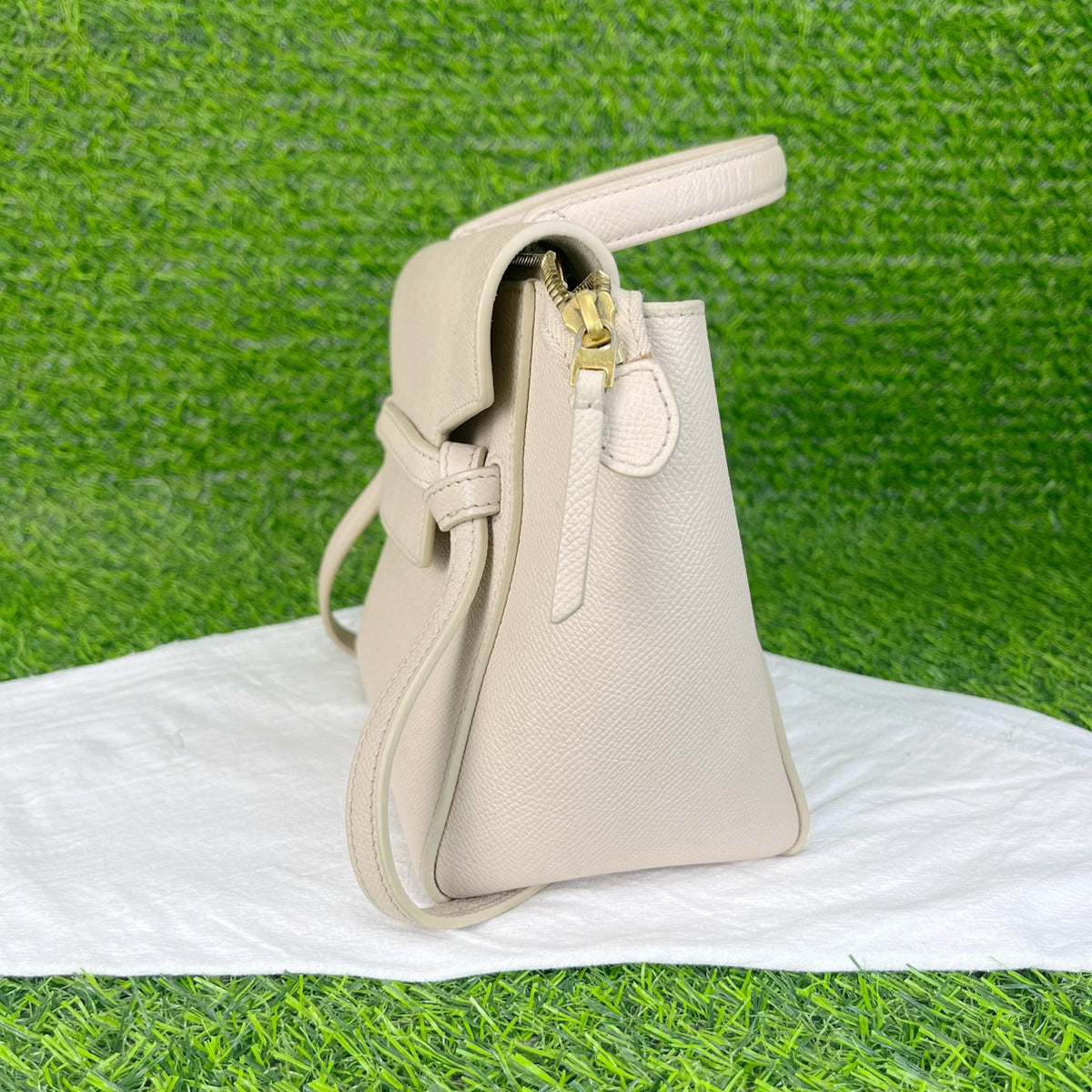Celine White Length 20 x Width 11 x Height 17 cm 185003ZVA.01CK