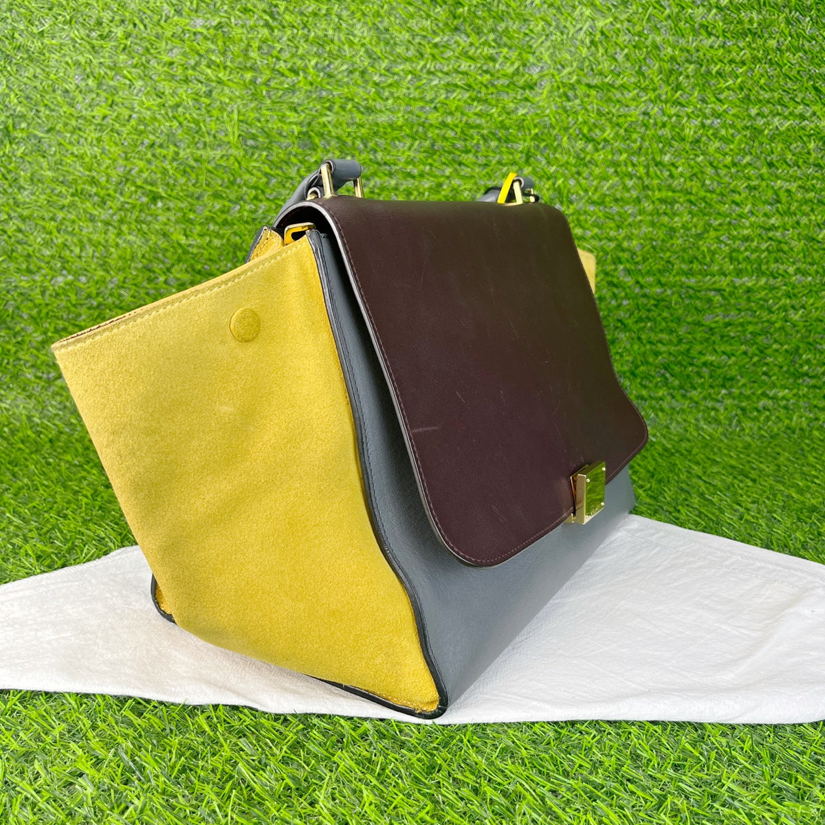 Celine Length 26 cm x Width 15 cm x Height 20 cm 174683UTM.06TU