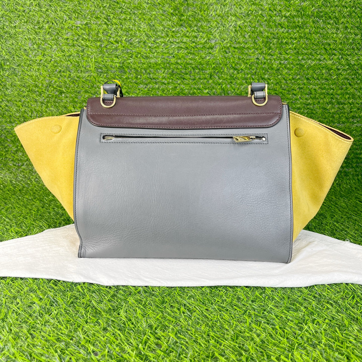 Celine Length 26 cm x Width 15 cm x Height 20 cm 174683UTM.06TU