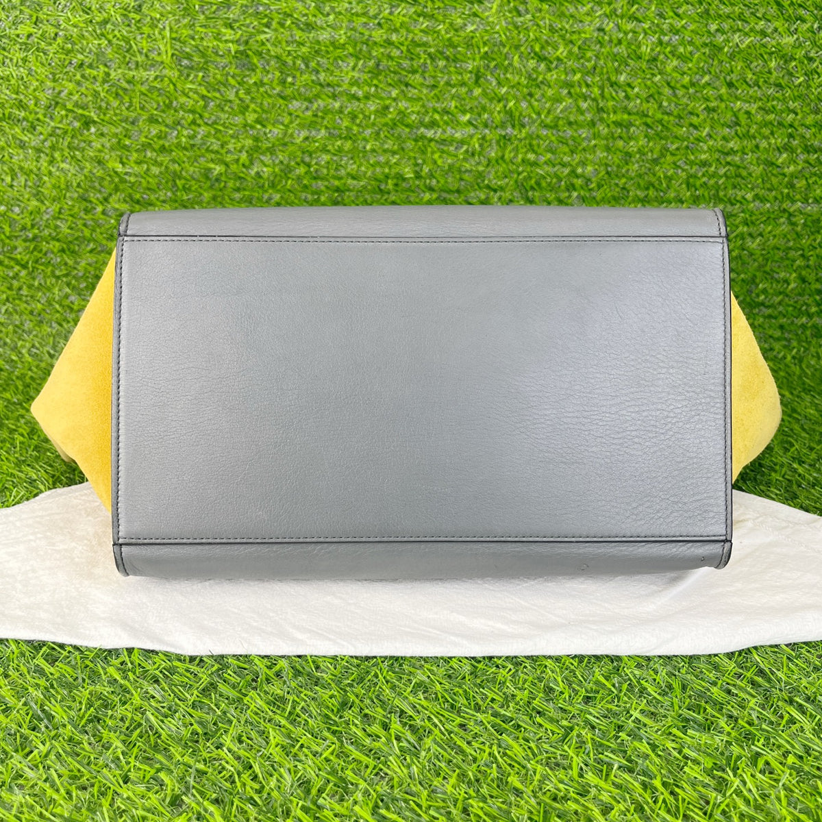 Celine Length 26 cm x Width 15 cm x Height 20 cm 174683UTM.06TU