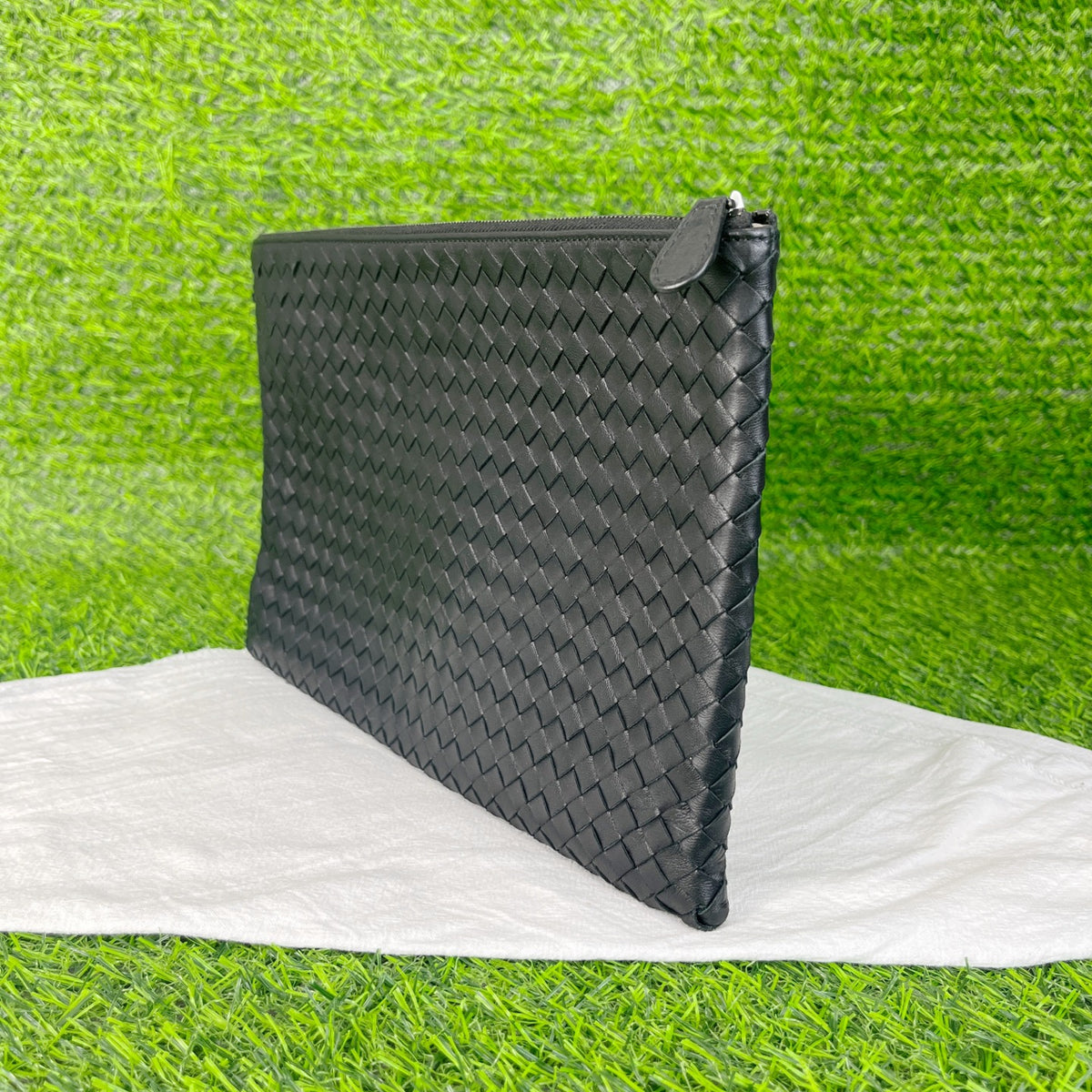 Bottega Veneta Black Clutch Length 29 cm x Width 2 cm x Height 20 cm 522430-V001N-1000