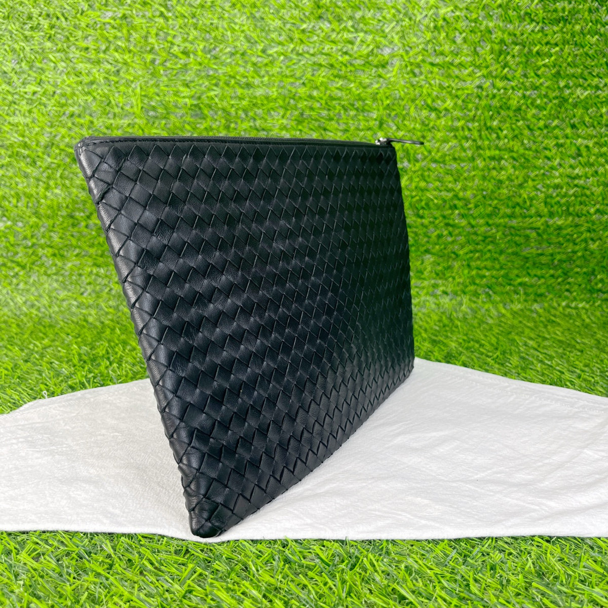 Bottega Veneta Black Clutch Length 29 cm x Width 2 cm x Height 20 cm 522430-V001N-1000
