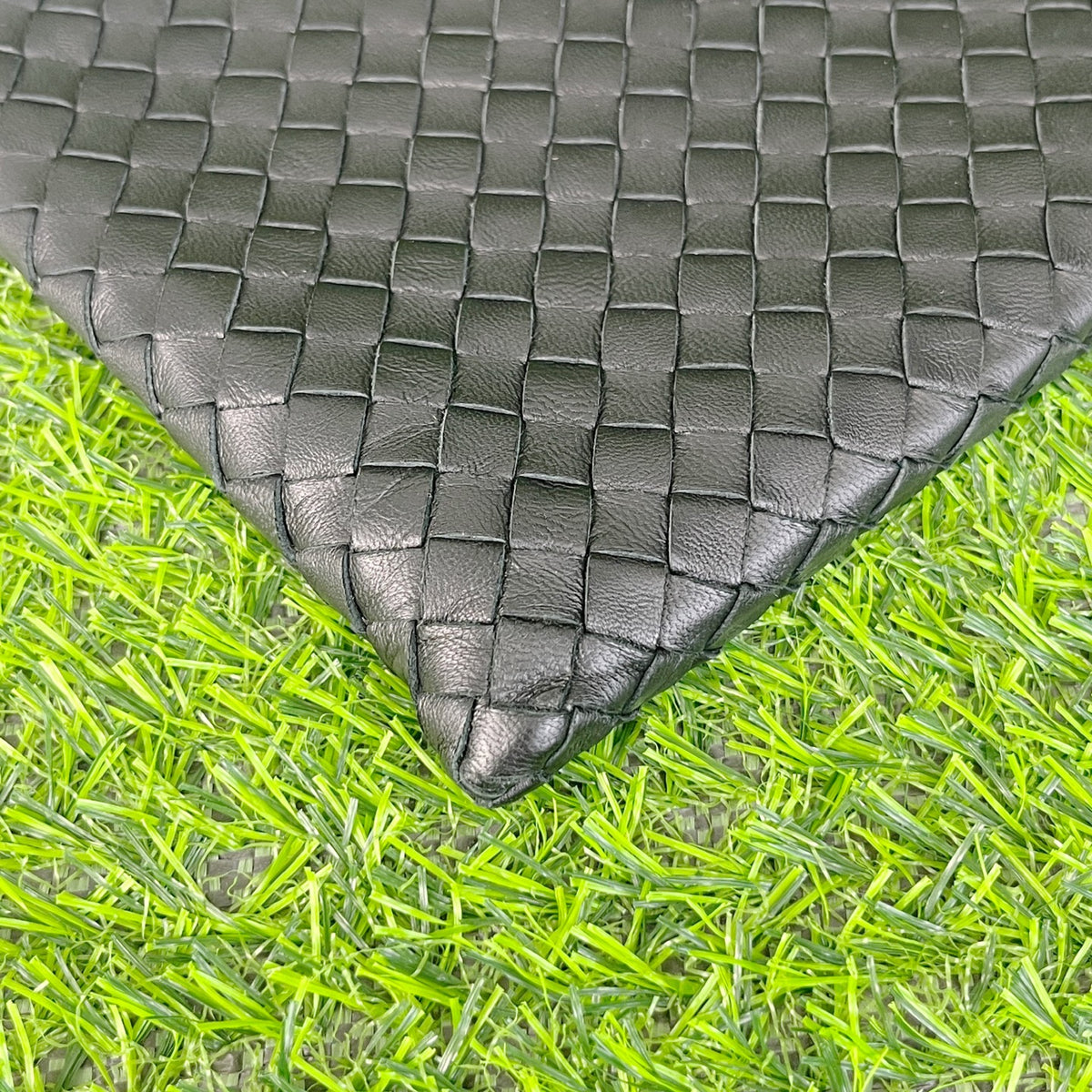 Bottega Veneta Black Clutch Length 29 cm x Width 2 cm x Height 20 cm 522430-V001N-1000