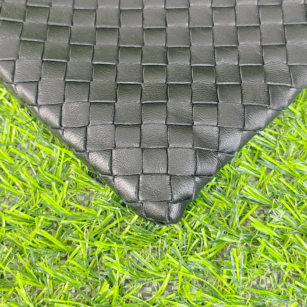 Bottega Veneta Black Clutch Length 29 cm x Width 2 cm x Height 20 cm 522430-V001N-1000