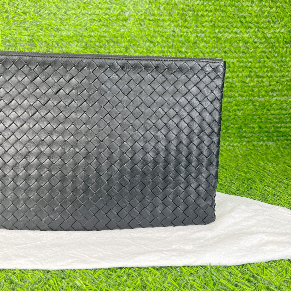 Bottega Veneta Black Clutch Length 29 cm x Width 2 cm x Height 20 cm 522430-V001N-1000