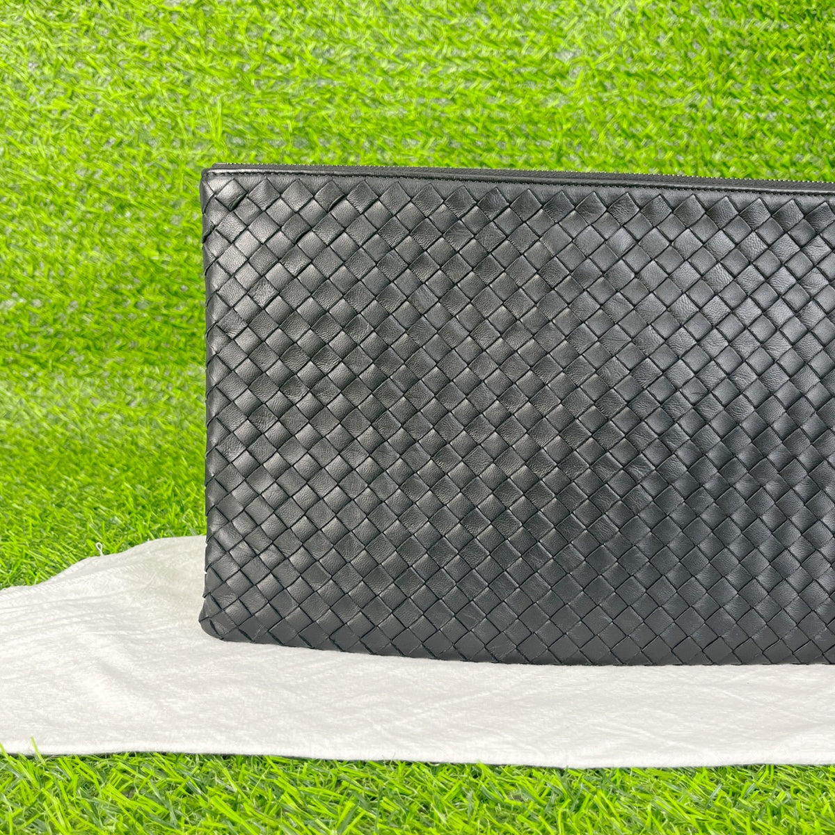 Bottega Veneta Black Clutch Length 29 cm x Width 2 cm x Height 20 cm 522430-V001N-1000
