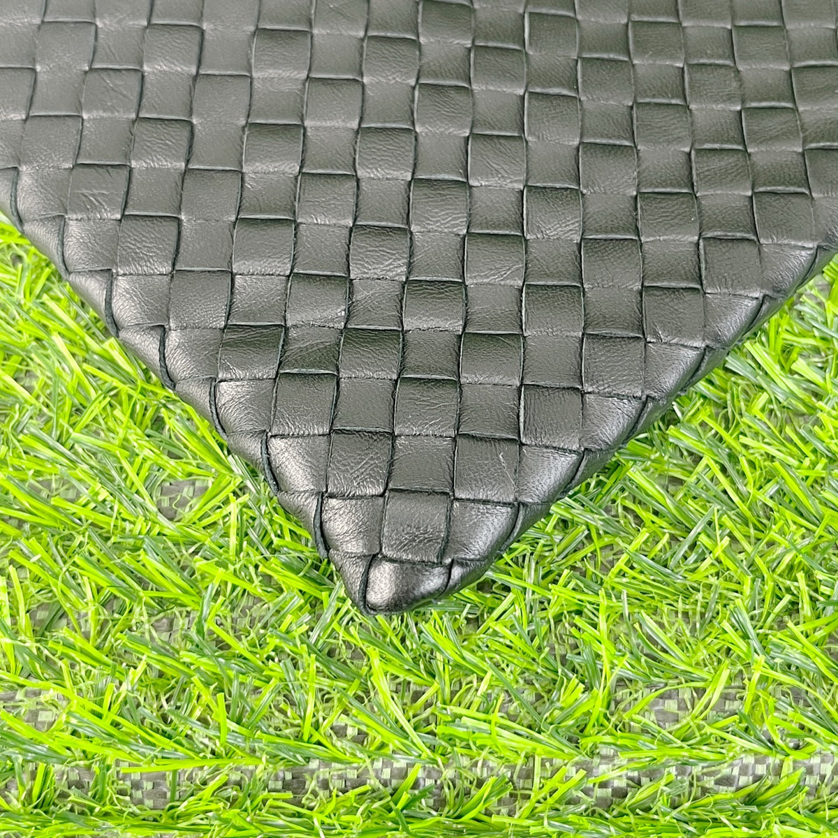 Bottega Veneta Black Clutch Length 29 cm x Width 2 cm x Height 20 cm 522430-V001N-1000