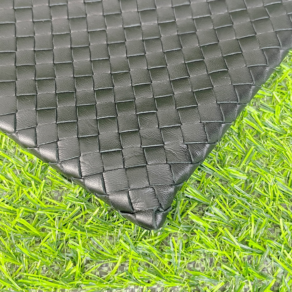Bottega Veneta Black Clutch Length 29 cm x Width 2 cm x Height 20 cm 522430-V001N-1000