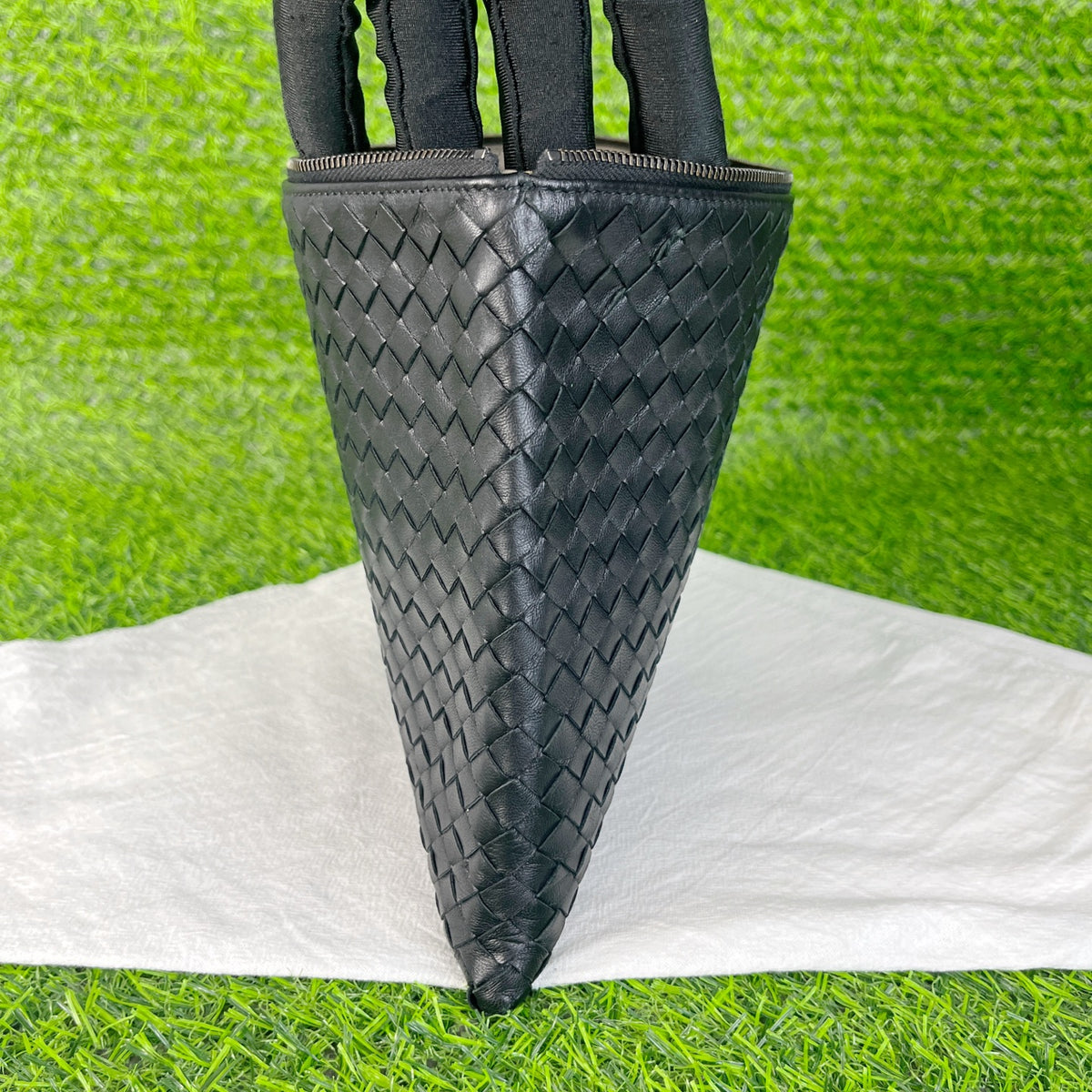 Bottega Veneta Black Clutch Length 29 cm x Width 2 cm x Height 20 cm 522430-V001N-1000