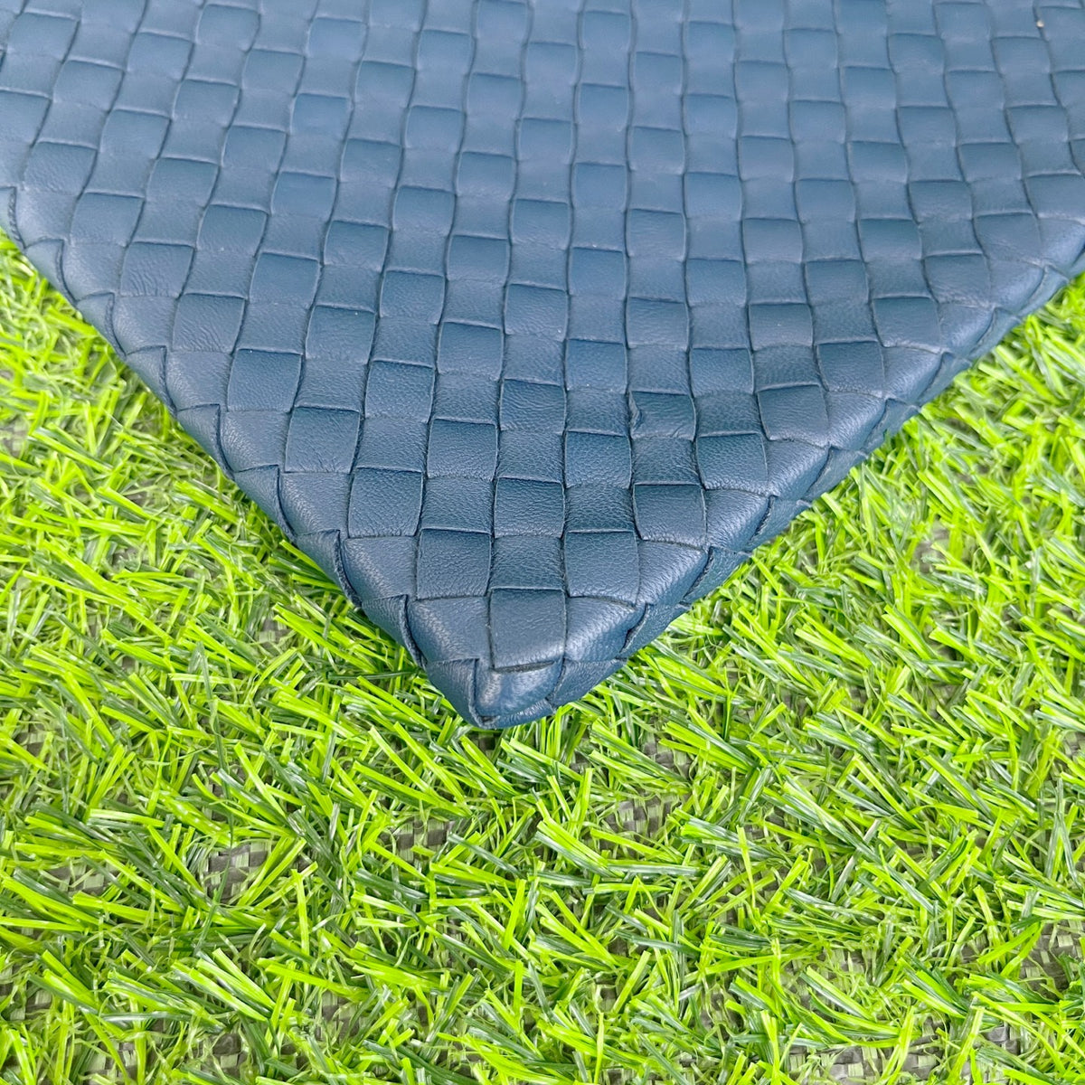 Bottega Veneta Blue Clutch Length 29 cm x Width 2 cm x Height 19 cm 355261-V001O-4037