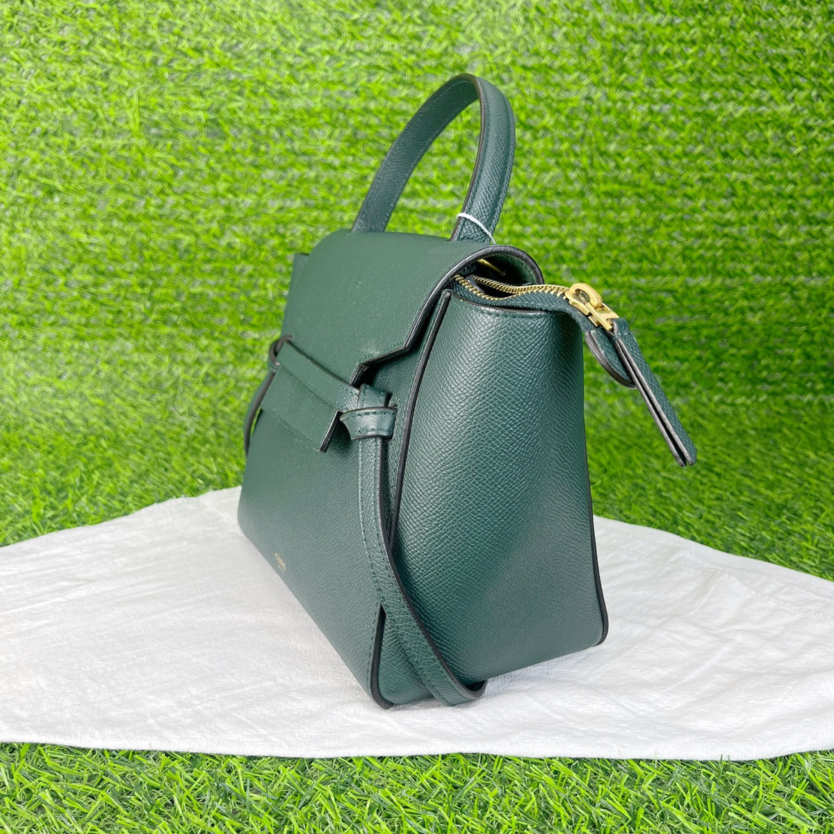 Celine BELT NANO-grain cowhide leather handbag Green 8 x 7 x 4 inches (20 x 17 x 11 centimeters) 189003ZVA.31AN