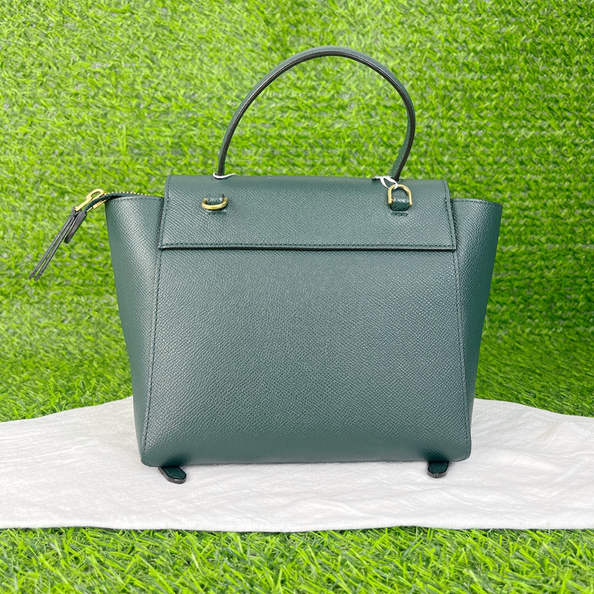 Celine BELT NANO-grain cowhide leather handbag Green 8 x 7 x 4 inches (20 x 17 x 11 centimeters) 189003ZVA.31AN